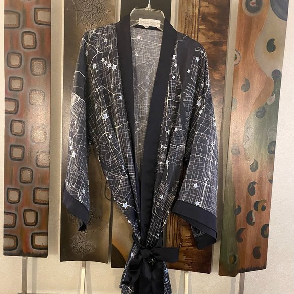 NWT Fred Segal black white and blue Star Map print, size XS/S, 100% silk robe - Picture 2 of 8